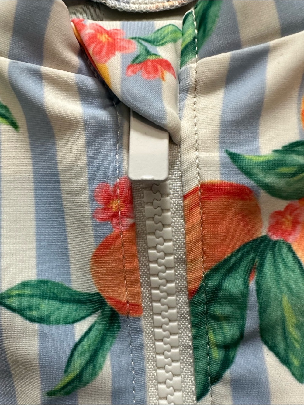 Old Navy Size 2T Long Sleeve Peaches Swimsuit EUC - Picture 4 of 7